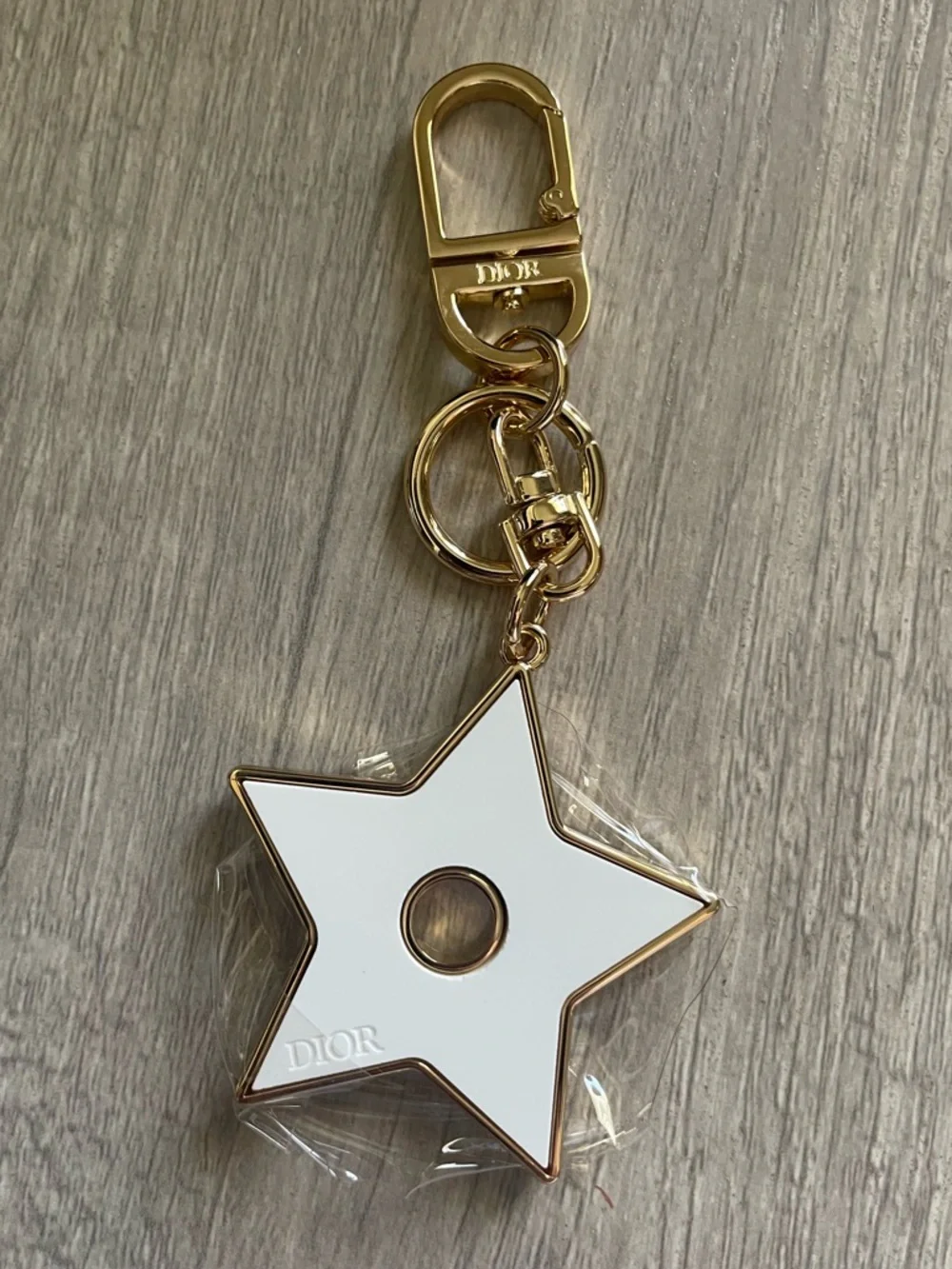 Authentic Dior White and Gold Star Keychain Charm. New. - Picture 3 of 5